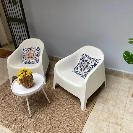 With Bathroom And Private Terrace 아파트